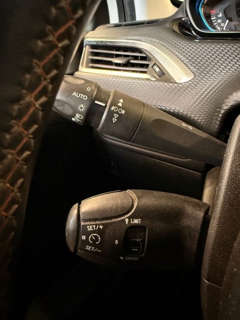 PEUGEOT 2008  1.6 BLUE HDI 120CH ALLURE - SUIVI DISPONIBLE - GARANTIE 12 MOIS