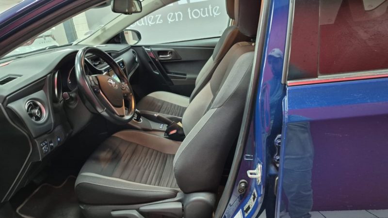 TOYOTA AURIS BERLINE HYBRIDE 136cv DESIGN/1 ERE MAIN/TVA RECUPERABLE
