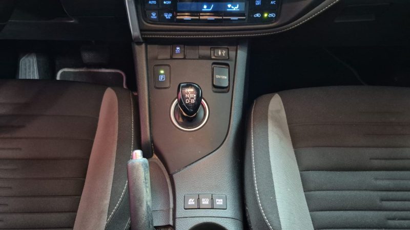 TOYOTA AURIS BERLINE HYBRIDE 136cv DESIGN/1 ERE MAIN/TVA RECUPERABLE