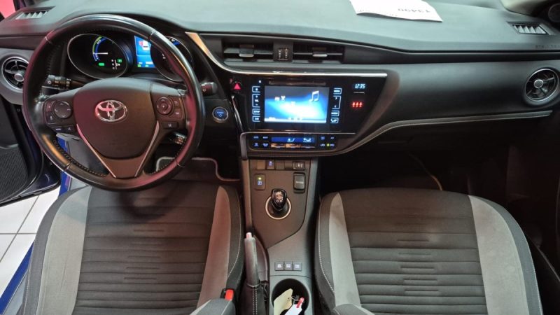 TOYOTA AURIS BERLINE HYBRIDE 136cv DESIGN/1 ERE MAIN/TVA RECUPERABLE