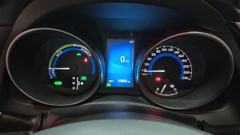 TOYOTA AURIS BERLINE HYBRIDE 136cv DESIGN/1 ERE MAIN/TVA RECUPERABLE