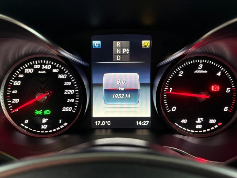 Mercedes C180 CDI 116ch 📋 Suivi Mercedes ✨ Toit ouvrant pano 🌅 Attelage 🔄 Garantie 🛡️