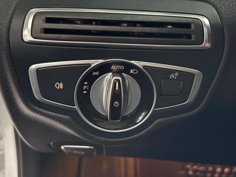 Mercedes C180 CDI 116ch 📋 Suivi Mercedes ✨ Toit ouvrant pano 🌅 Attelage 🔄 Garantie 🛡️