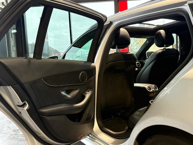 Mercedes C180 CDI 116ch 📋 Suivi Mercedes ✨ Toit ouvrant pano 🌅 Attelage 🔄 Garantie 🛡️