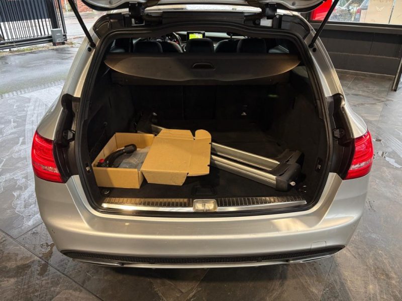 Mercedes C180 CDI 116ch 📋 Suivi Mercedes ✨ Toit ouvrant pano 🌅 Attelage 🔄 Garantie 🛡️