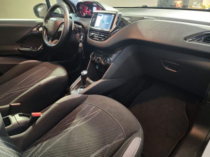 PEUGEOT 208 1.2 82Cv-ACTIVE-BVA-3P- 54 000 km