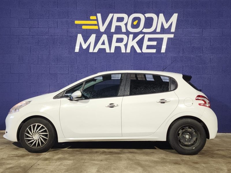 PEUGEOT 208 1.2 82Cv-ACTIVE-BVA-3P- 54 000 km