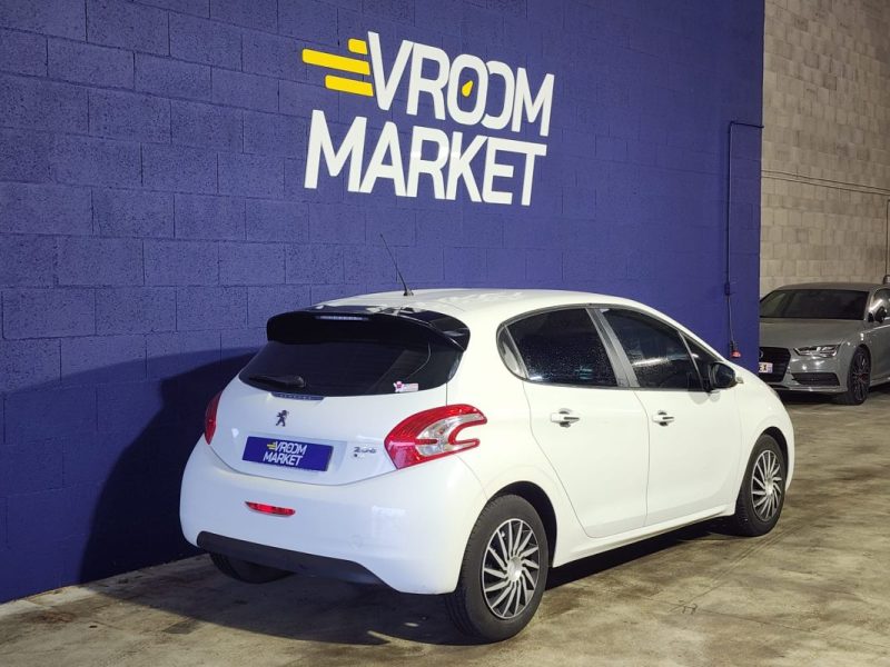 PEUGEOT 208 1.2 82Cv-ACTIVE-BVA-3P- 54 000 km