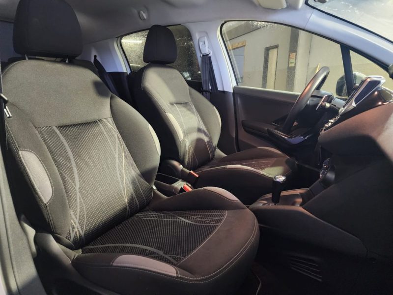 PEUGEOT 208 1.2 82Cv-ACTIVE-BVA-3P- 54 000 km