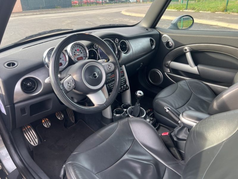 MINI COOPER S CABRIOLET 1.6 L 170 ch GPS, sièges chauffants, Harman Kardon