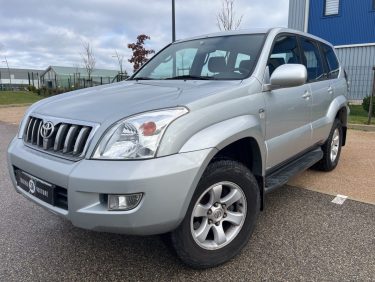 TOYOTA LAND CRUISER 3.0 L 165 ch D-4D 8 Places