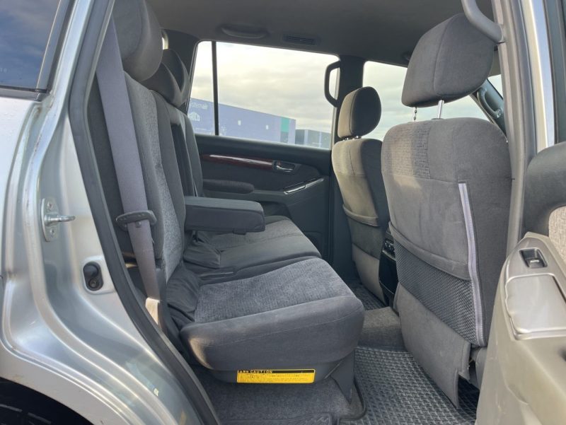 TOYOTA LAND CRUISER 3.0 L 165 ch D-4D 8 Places