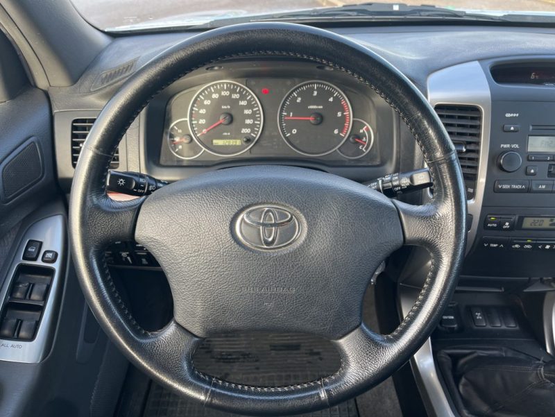 TOYOTA LAND CRUISER 3.0 L 165 ch D-4D 8 Places