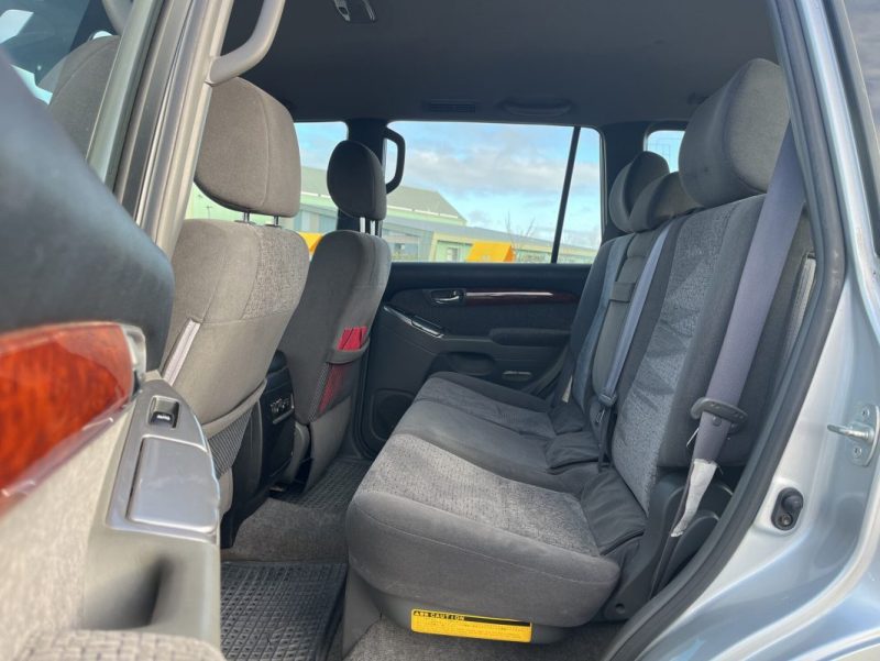 TOYOTA LAND CRUISER 3.0 L 165 ch D-4D 8 Places