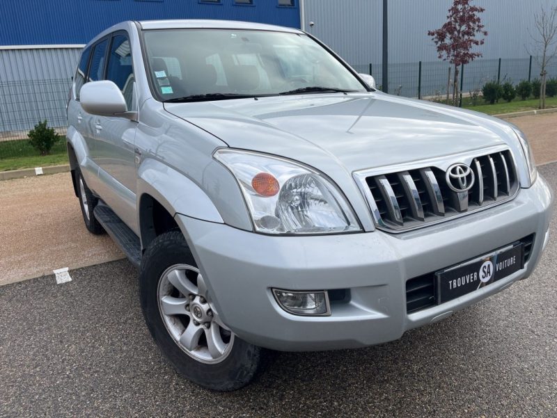 TOYOTA LAND CRUISER 3.0 L 165 ch D-4D 8 Places