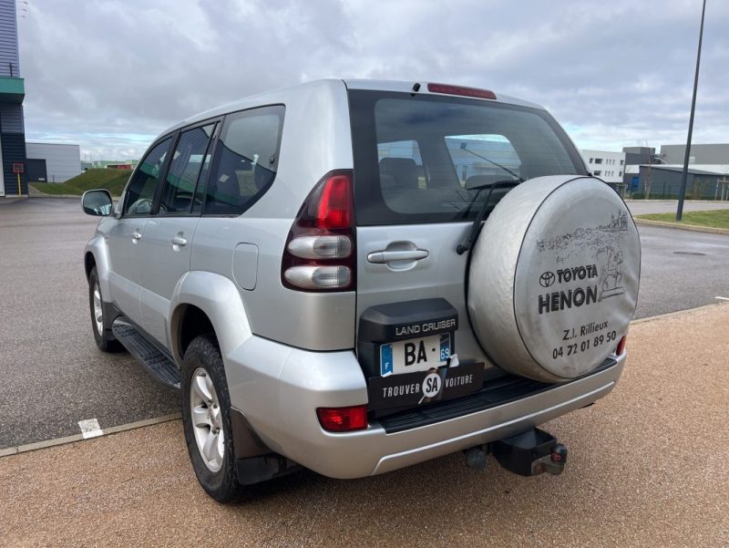 TOYOTA LAND CRUISER 3.0 L 165 ch D-4D 8 Places