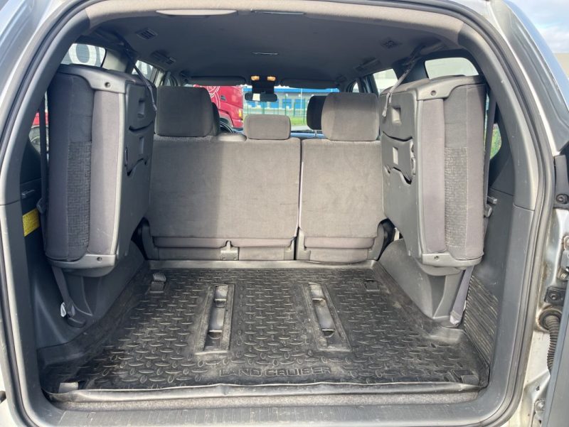 TOYOTA LAND CRUISER 3.0 L 165 ch D-4D 8 Places