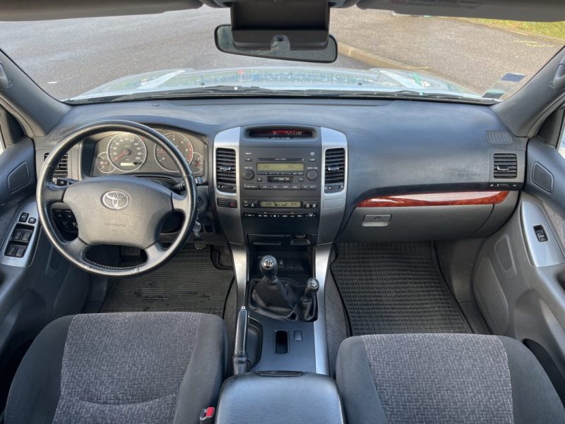 TOYOTA LAND CRUISER 3.0 L 165 ch D-4D 8 Places
