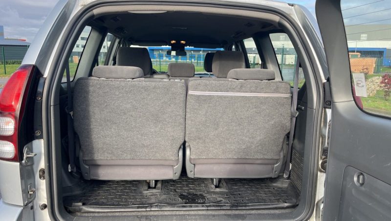 TOYOTA LAND CRUISER 3.0 L 165 ch D-4D 8 Places