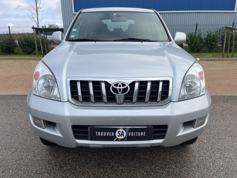 TOYOTA LAND CRUISER 3.0 L 165 ch D-4D 8 Places