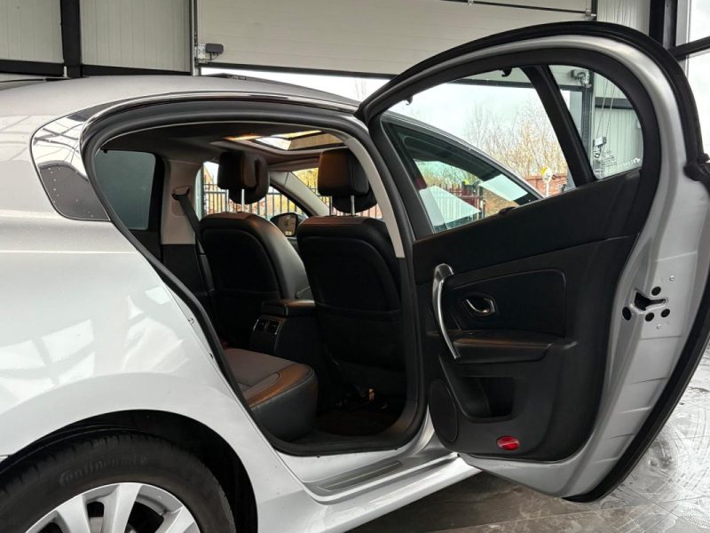 Renault Latitude 2.0 dCi 150ch 🚗 1ère main 📋 Toit ouvrant pano 🌅 Reprise 🔄 Garantie 🛡️