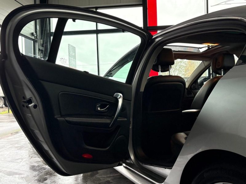 Renault Latitude 2.0 dCi 150ch 🚗 1ère main 📋 Toit ouvrant pano 🌅 Reprise 🔄 Garantie 🛡️