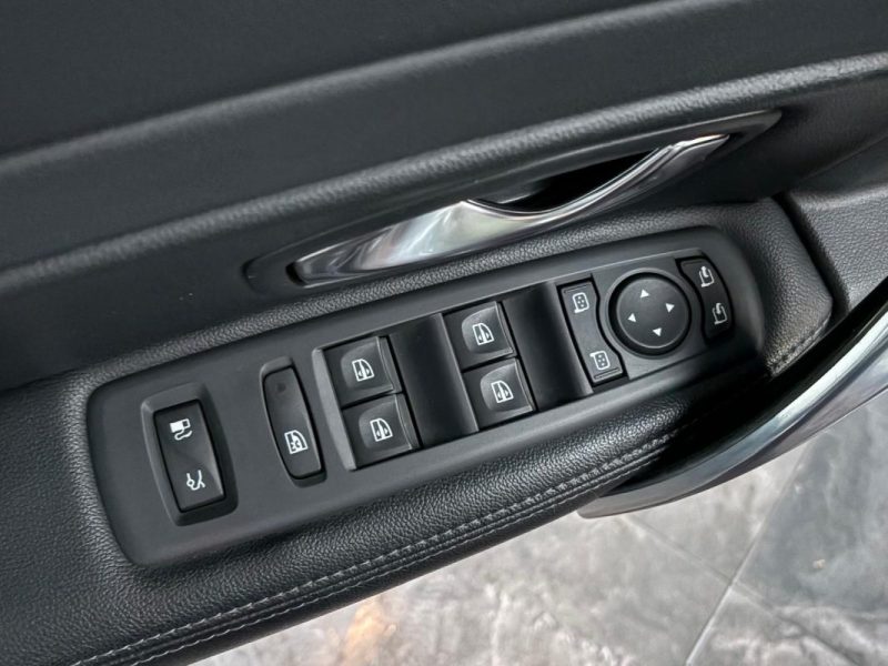 Renault Latitude 2.0 dCi 150ch 🚗 1ère main 📋 Toit ouvrant pano 🌅 Reprise 🔄 Garantie 🛡️