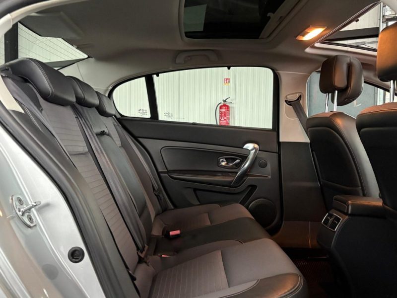 Renault Latitude 2.0 dCi 150ch 🚗 1ère main 📋 Toit ouvrant pano 🌅 Reprise 🔄 Garantie 🛡️