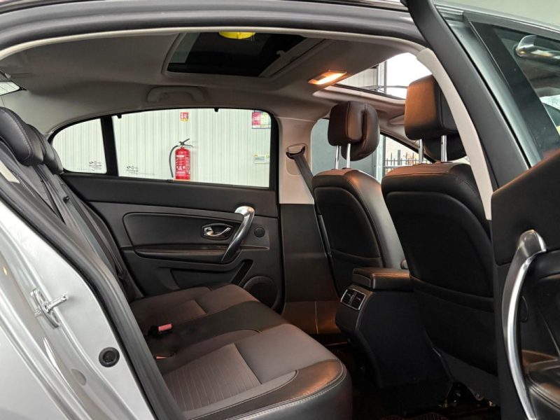 Renault Latitude 2.0 dCi 150ch 🚗 1ère main 📋 Toit ouvrant pano 🌅 Reprise 🔄 Garantie 🛡️