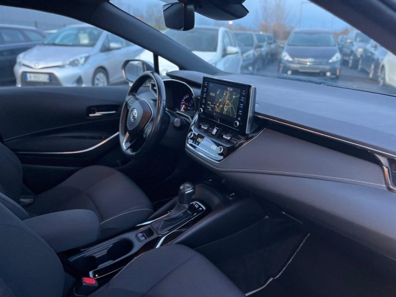 TOYOTA COROLLA 1.8 HYBRID DYNAMIC BUSINESS 122h