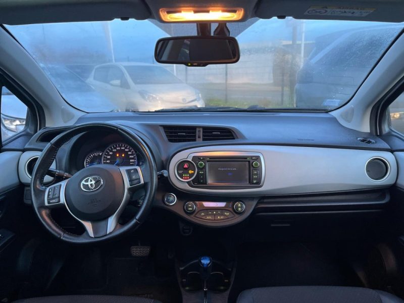 TOYOTA YARIS 1.5 HYBRID STYLE 100h / Toit panoramique
