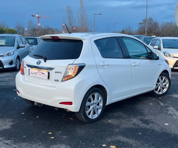 TOYOTA YARIS 1.5 HYBRID STYLE 100h / Toit panoramique
