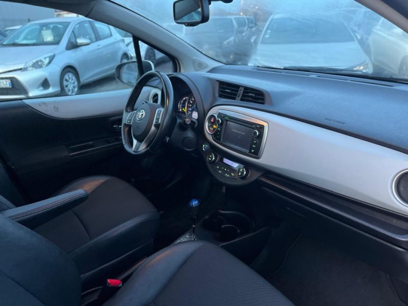 TOYOTA YARIS 1.5 HYBRID STYLE 100h / Toit panoramique