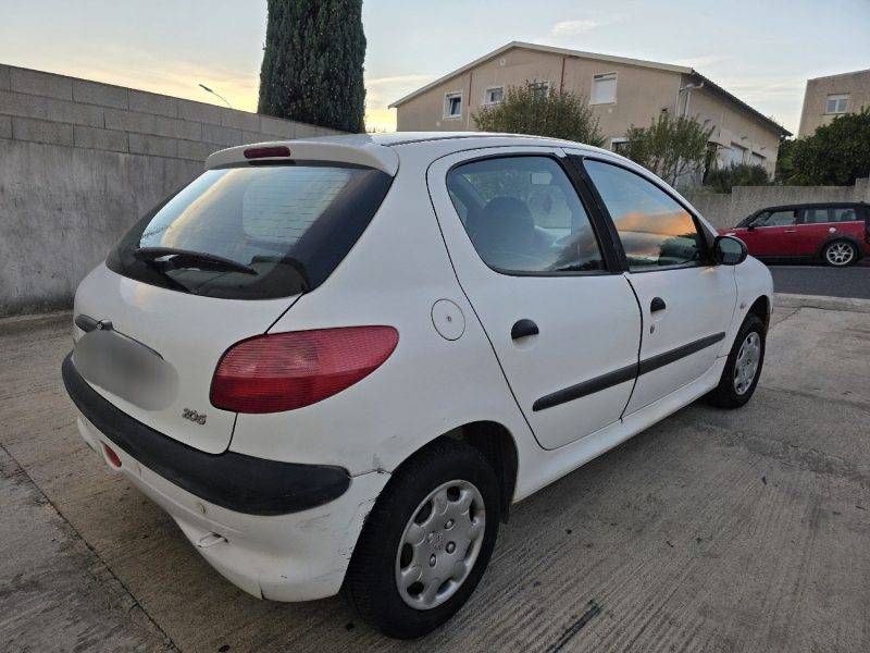 PEUGEOT 206 XR PRESENCE 1.4 2000