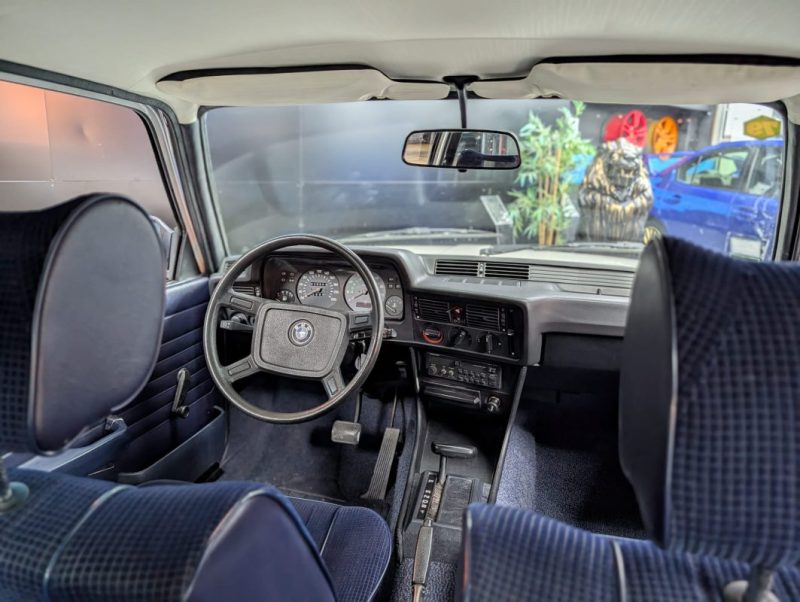 BMW 320 E21 6 CYLINDRES YOUNGTIMER