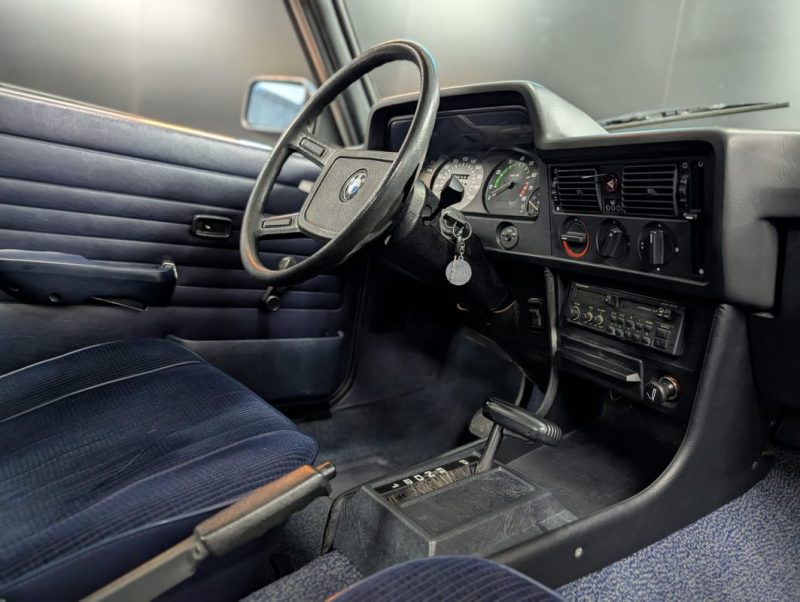 BMW 320 E21 6 CYLINDRES YOUNGTIMER