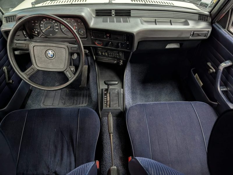 BMW 320 E21 6 CYLINDRES YOUNGTIMER