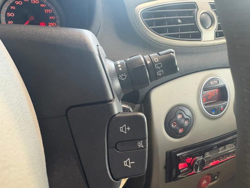 RENAULT CLIO III 1.2 100Ch Expression - Reprise possible - Garantie 6 mois 