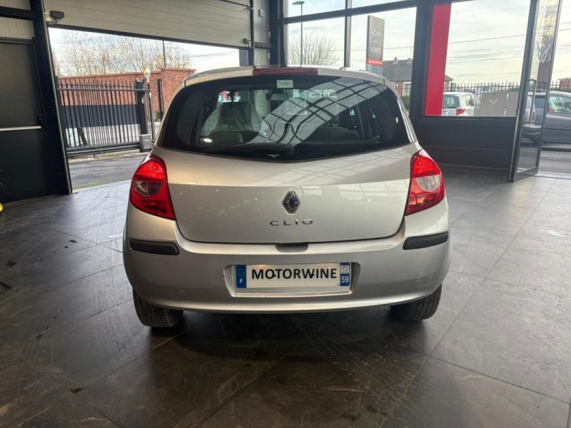 RENAULT CLIO III 1.2 100Ch Expression - Reprise possible - Garantie 6 mois 