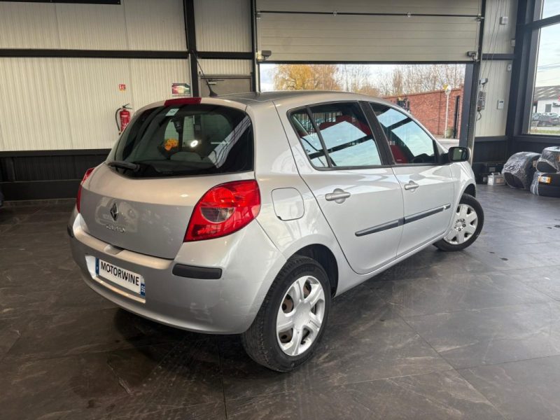 RENAULT CLIO III 1.2 100Ch Expression - Reprise possible - Garantie 6 mois 
