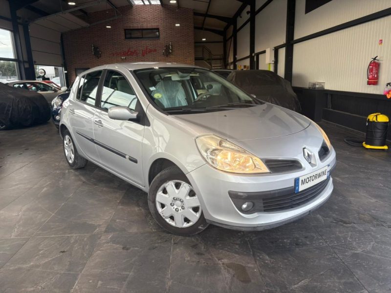 RENAULT CLIO III 1.2 100Ch Expression - Reprise possible - Garantie 6 mois 
