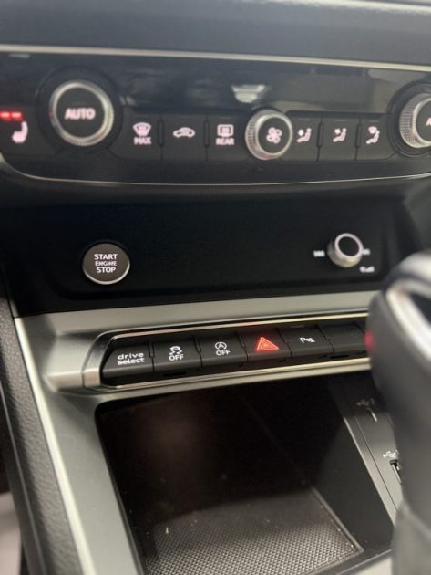 Audi Q3 35 TFSI 150ch Mild Hybrid S-Tronic 7 | 93 000 KM | 2020 | Toit ouvrant | intérieur cuir