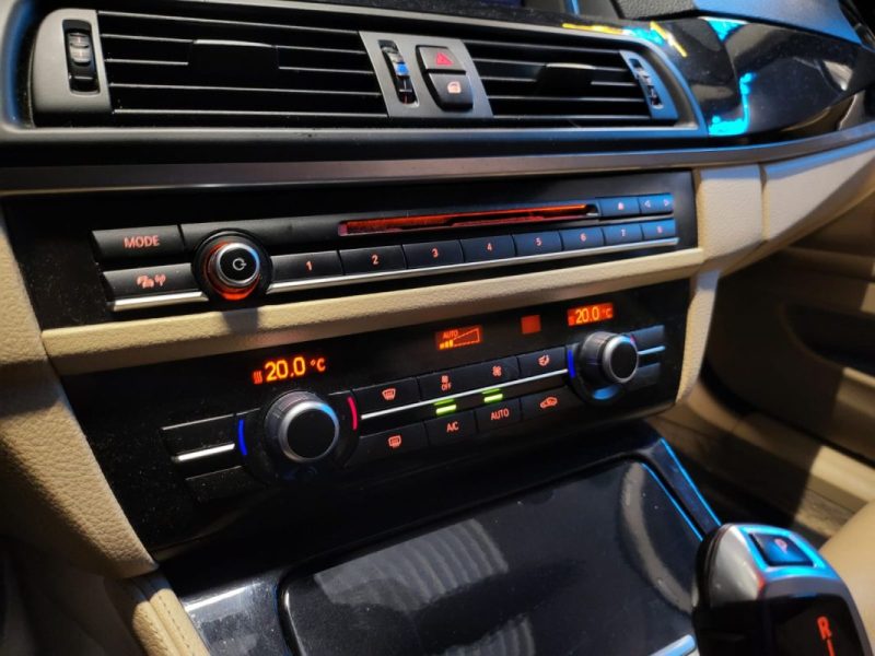 BMW SERIE 5 530D 3.0 258 ch LUXURY 258CV BVA / SIEGES CUIR ELECTRIQUE + APPLE CARPLAY / 