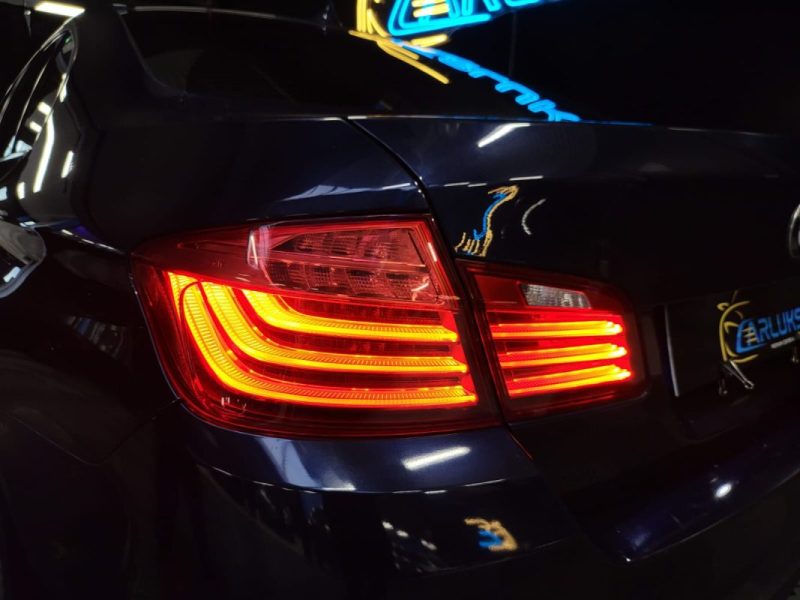 BMW SERIE 5 530D 3.0 258 ch LUXURY 258CV BVA / SIEGES CUIR ELECTRIQUE + APPLE CARPLAY / 