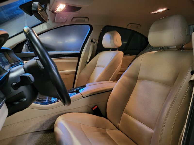 BMW SERIE 5 530D 3.0 258 ch LUXURY 258CV BVA / SIEGES CUIR ELECTRIQUE + APPLE CARPLAY / 