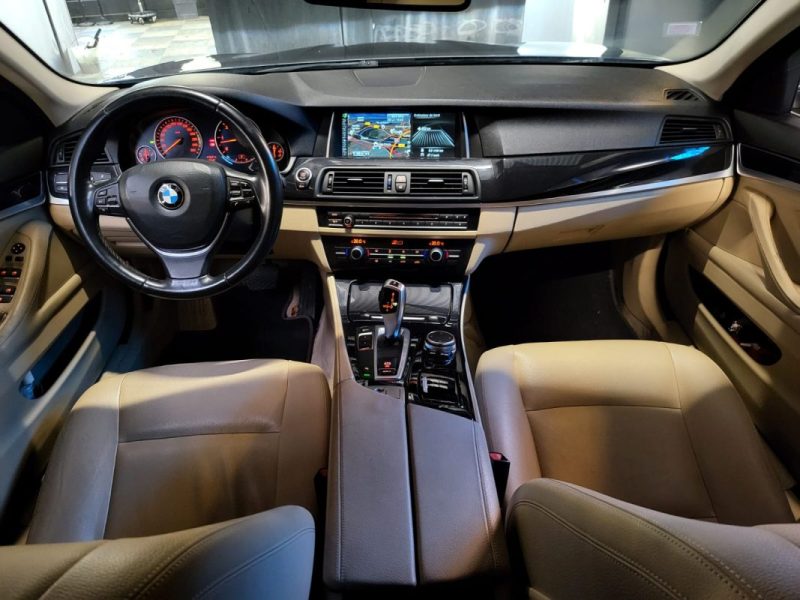BMW SERIE 5 530D 3.0 258 ch LUXURY 258CV BVA / SIEGES CUIR ELECTRIQUE + APPLE CARPLAY / 