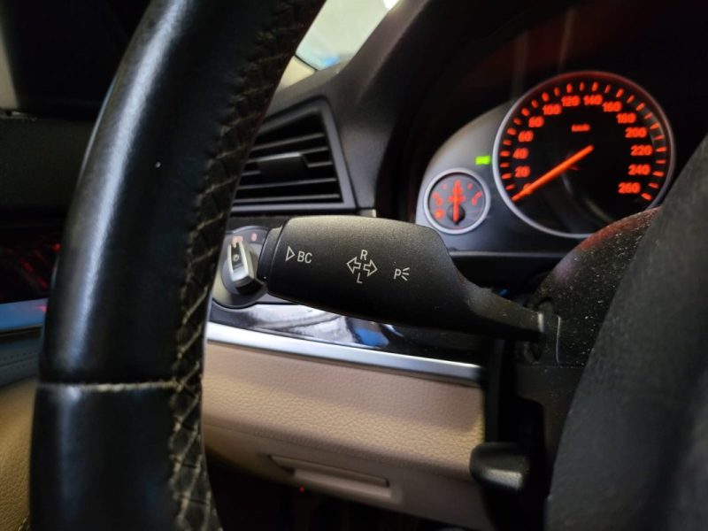 BMW SERIE 5 530D 3.0 258 ch LUXURY 258CV BVA / SIEGES CUIR ELECTRIQUE + APPLE CARPLAY / 