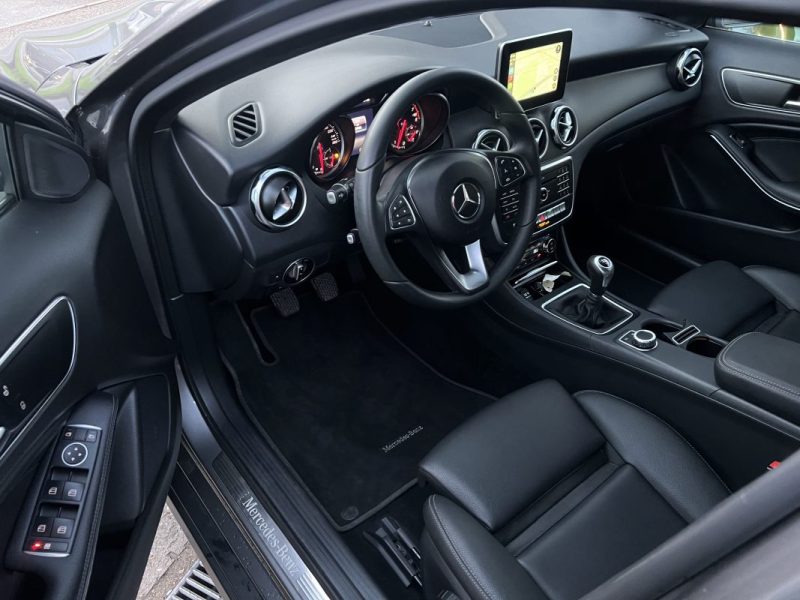 MERCEDES GLA PHASE 2 II 180 1.6i 122 Cv 1ERE MAIN / 3 900 Kms REELS ORIGINE FRANCE - GARANTIE 1 AN