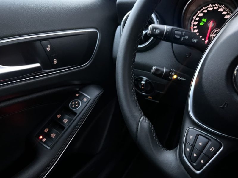 MERCEDES GLA PHASE 2 II 180 1.6i 122 Cv 1ERE MAIN / 3 900 Kms REELS ORIGINE FRANCE - GARANTIE 1 AN