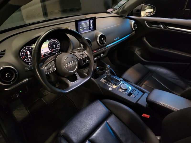 AUDI A3 SPORTBACK 35 TFSI 150CH S TRONIC 7 DESIGN LUXE / TOIT OUVRANT + SIEGES CHAUFFANT + VOLANT MEPLAT /